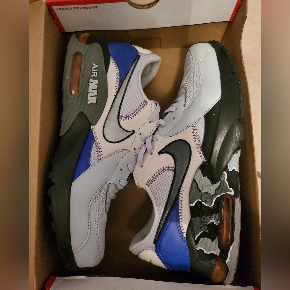 New" Nike air max excee..size 9.5 men's -  never used